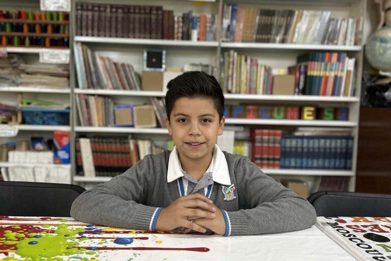 Imagen: “Toño” Escudero, promesa de la oratoria y la comunicación, y en una de esas de la robótica 