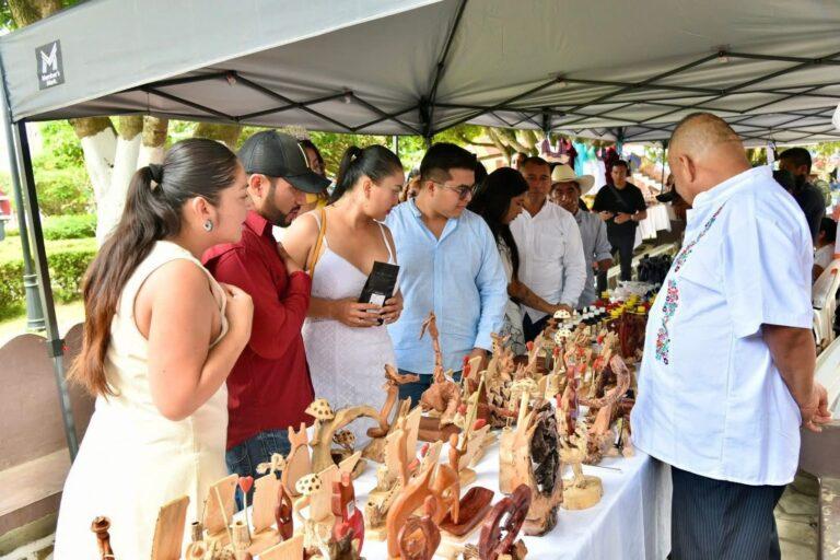 Imagen: Esto encontrarás en el pabellón de artesanos en la feria de Huazalingo