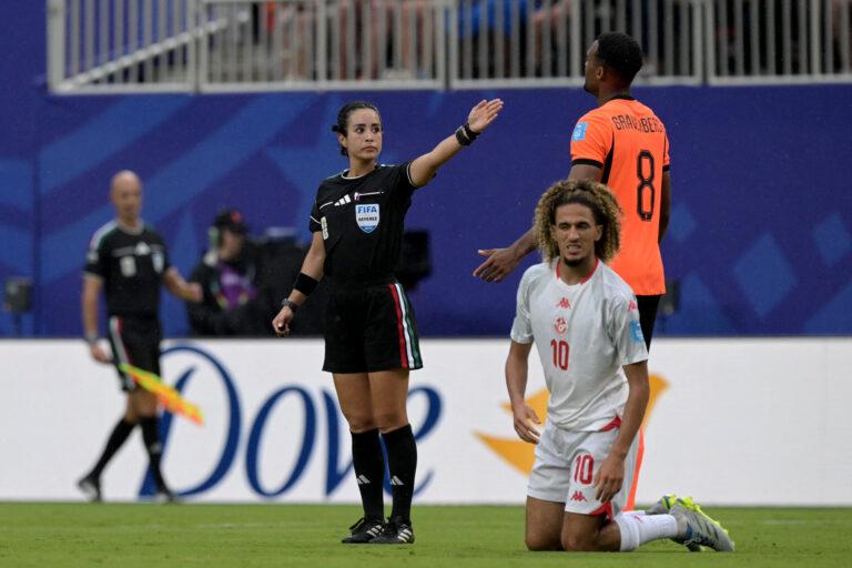Imagen: Katia García honra a México en su histórico arbitraje en el Mundial