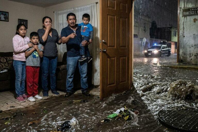 Imagen: Aguas negras ingresan a viviendas en Pachuca; vecinos señalan obras de Caasim
