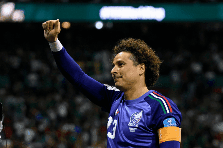 Imagen: Entre ovaciones: Ochoa reaparece con el Tri en plena Copa del Mundo