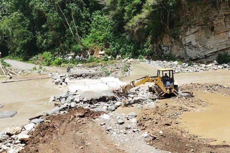Imagen: Tianguistengo: Continúan los trabajos para rehabilitar el paso por Zacatipán
