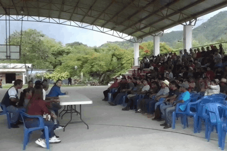 Imagen: Huazalingo: Pobladores de cinco comunidades retuvieron a la alcaldesa por este motivo
