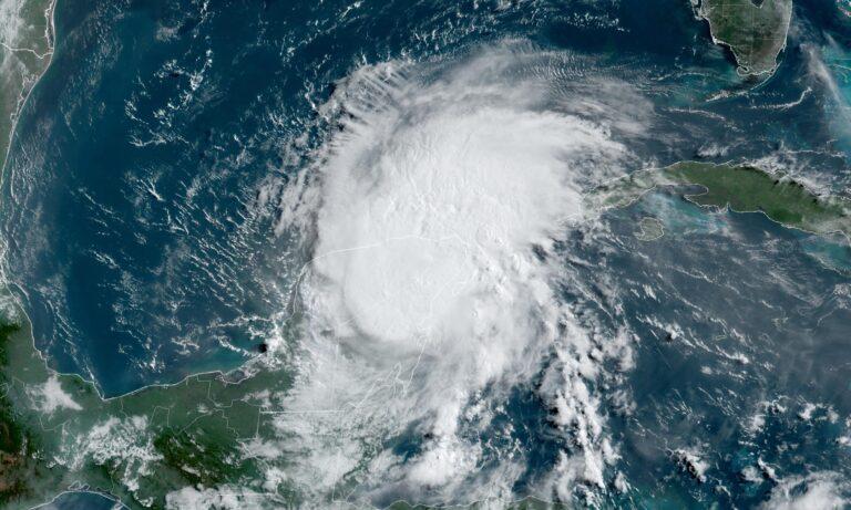 Imagen: México bajo alerta: Huracán Erick se degrada en Oaxaca pero sigue causando estragos