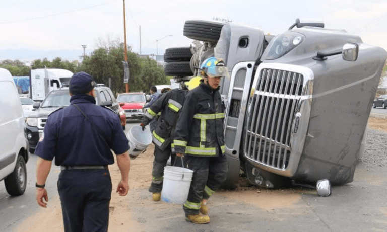 Imagen: Accidente en el Arco Norte: vuelca tráiler cargado de huevos en pista, a la altura de Atitalaquia