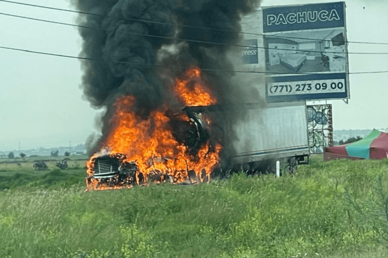 Imagen: Se incendia un trailer en la México-Pachuca: Esto se sabe