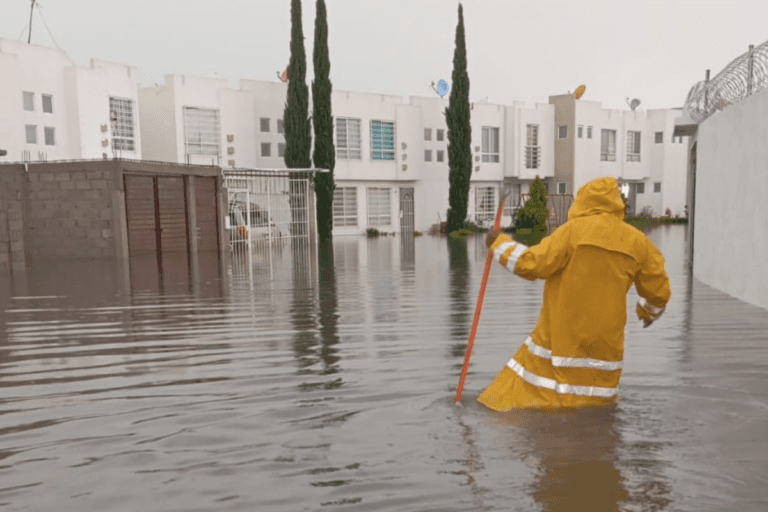 Imagen: Lluvia en Tizayuca deja encharcamientos en 30 viviendas y derrumbe de barda este viernes 16 de agosto