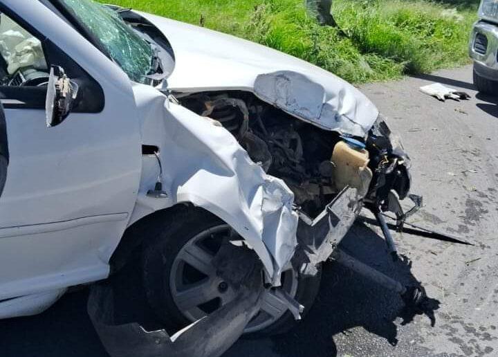 Imagen: Auto choca contra muro en la México-Pachuca