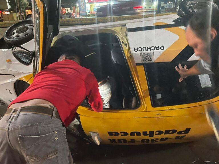 Imagen: Emergencia en la carretera México-Pachuca, volcadura de taxi