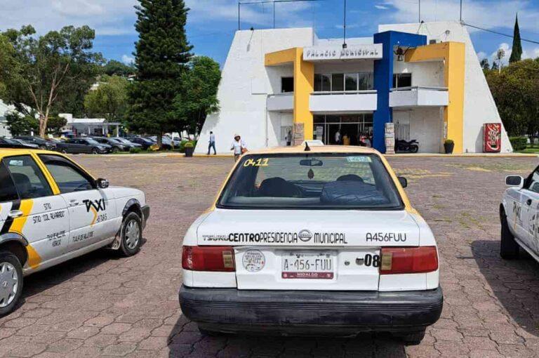 Imagen: Concesionarios de taxi en Tula protestan contra el “pirataje” en una base