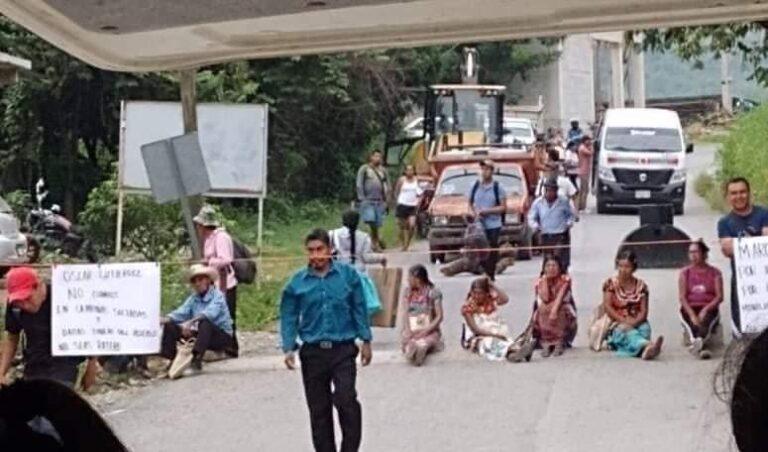 Imagen: Con reclamos y bloqueo de carretera, concluye su gobierno Óscar Bautista