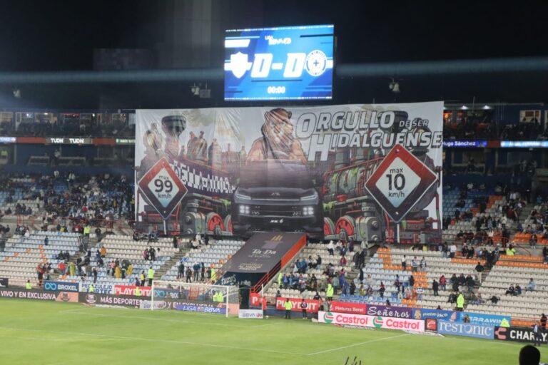 Imagen: Trollea Pachuca al Cruz Azul, con tifo del clásico hidalguense