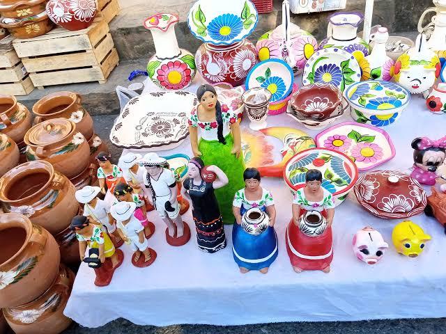 Imagen: Alfareros en Huautla, en dificultades por bajas ventas