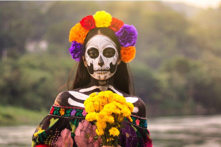 Imagen: Amor y memoria. ¿Para quién se pone ofrenda este 28 de octubre?