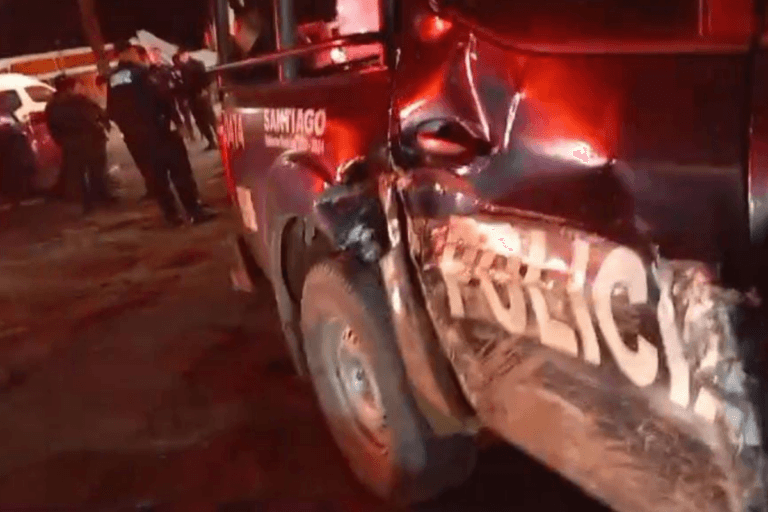Imagen: Santiago Tulantepec: Choque entre camioneta y patrulla deja cinco lesionados