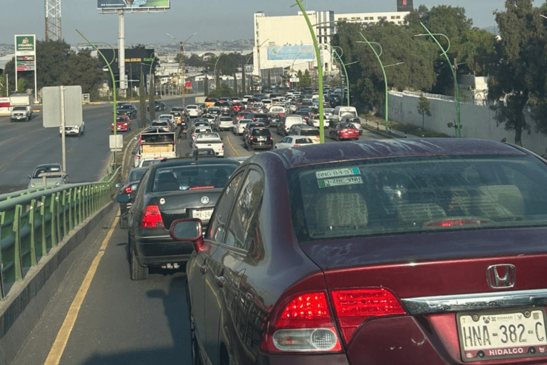 Imagen: Supervía Colosio colapsa tras volcadura de camioneta de valores en Pachuca
