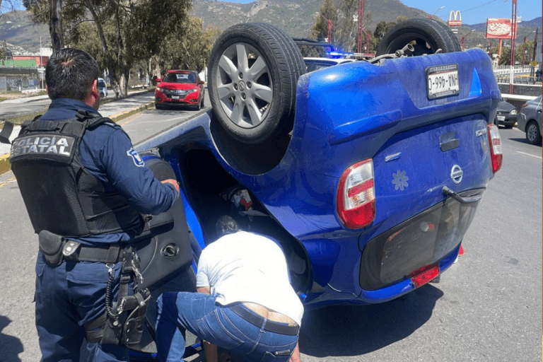 Imagen: Pachuca: Caos vial por volcadura en el bulevar Río de las Avenidas