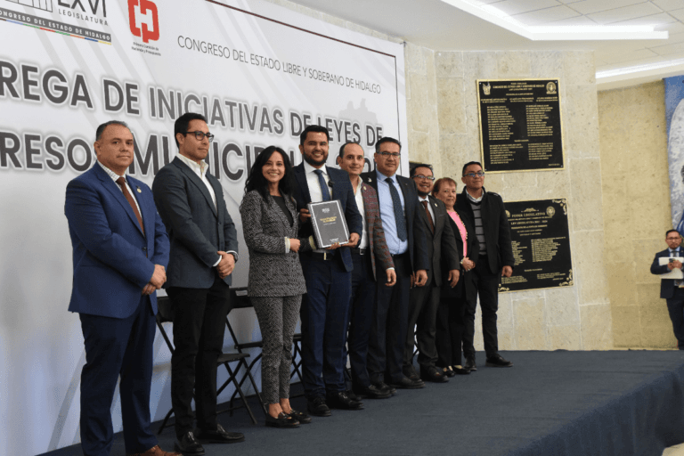 Imagen: Leyes de Ingresos 2025: Presidentes municipales de Hidalgo entregan iniciativas