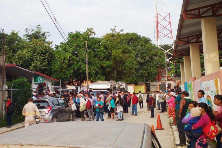 Imagen: Vecinos de Santa Teresa, Yahualica, retienen a personal de CFE. ¿Qué es lo que pasó?
