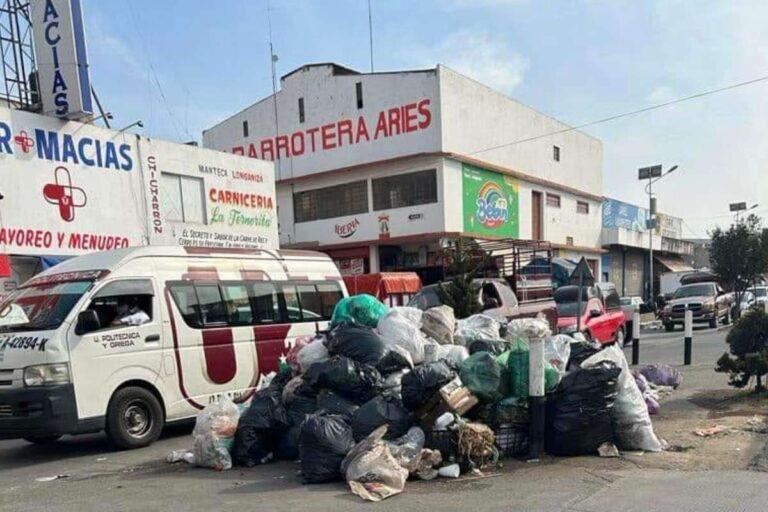 Imagen: Por tirar desechos en central de abastos de Pachuca, infraccionan a 15 camionetas