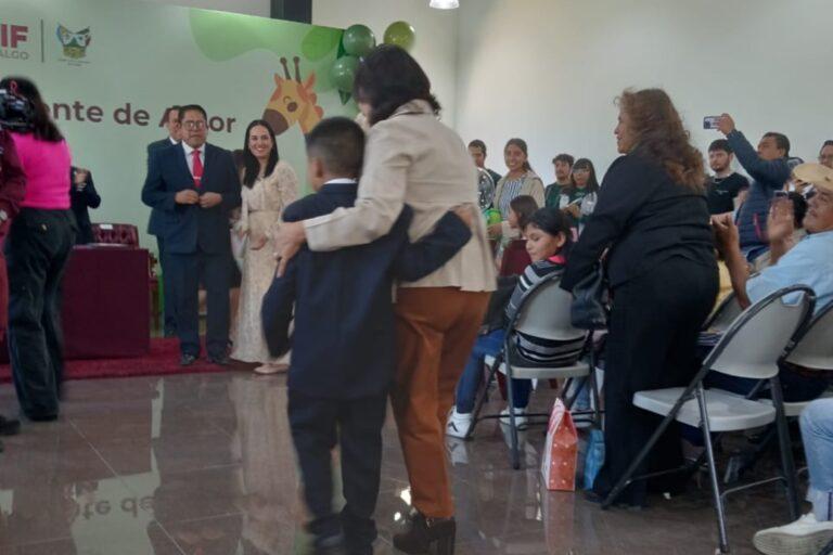 Imagen: Salvador comienza una nueva vida: La adopción de cinco menores se formaliza en el DIF Hidalgo