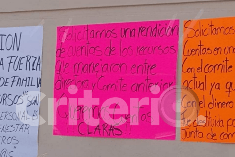 Imagen: Padres de familia protestan en primaria de Tizayuca; denuncian posible desvío de recursos