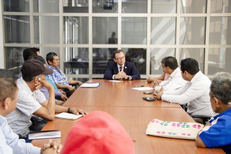 Imagen: Julián Nochebuena atiende necesidades de Huautla en el Congreso