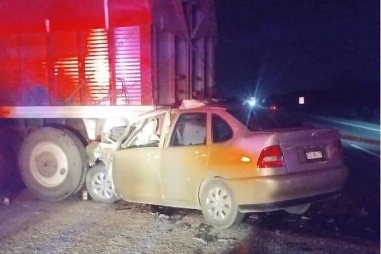 Imagen: Accidente en la carretera Pachuca-Sahagún: auto se estrella contra tráiler; ¿hubo fallecidos?