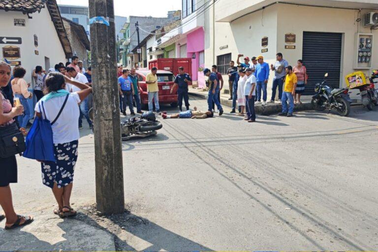 Imagen: Motociclista en Huejutla choca y convulsiona mientras intentaba huir