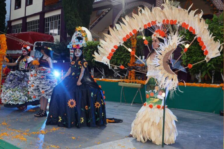 Imagen: Concurso de catrinas ameniza las fiestas en Tepehuacán de Guerrero