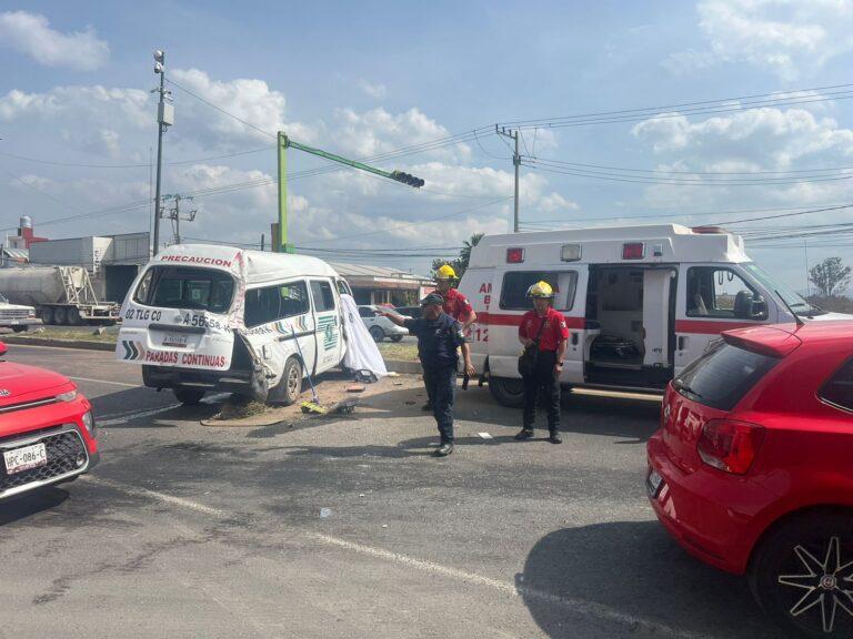 Imagen: Fallece conductor de colectiva impactada por camión torton en Tulancingo