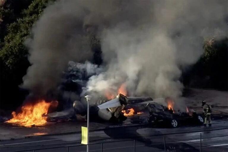 Imagen: Tragedia en Arizona: Avión se estrella en carretera a poco tiempo de haber despegado