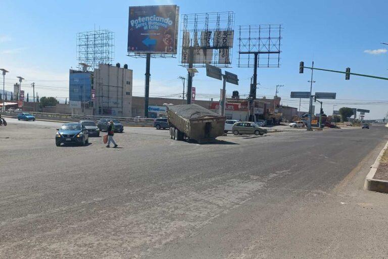Imagen: Caos en la México-Pachuca debido al desprendimiento de la góndola de un tráiler