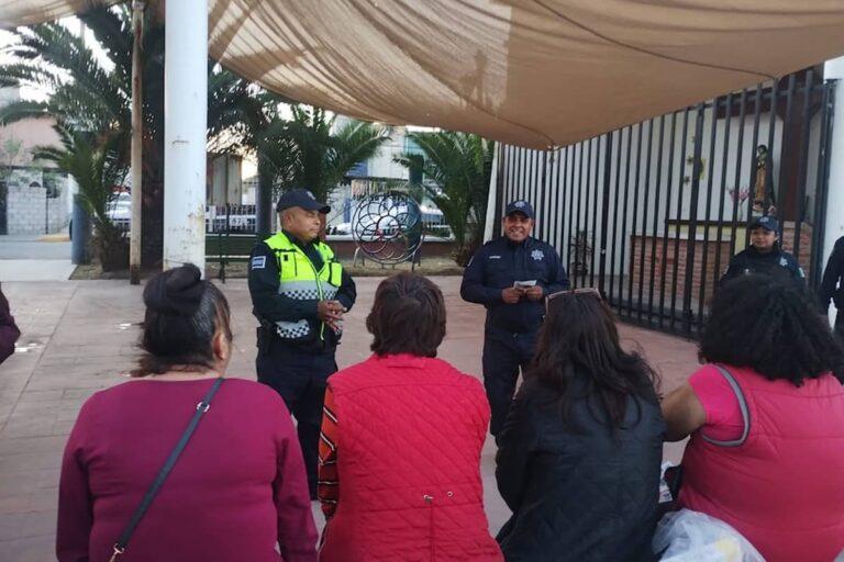 Imagen: Elementos policiacos de Tizayuca sostienen pláticas con vecinos para atender el narcomenudeo