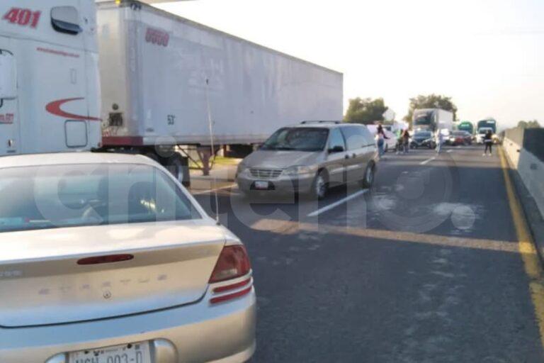 Imagen: Tras dos horas de bloqueo, padres de familia liberan la México-Pachuca