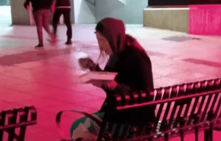 Imagen: De la gloria en el patinaje a una vida en las calles. Descúbre la historia de esta patinadora
