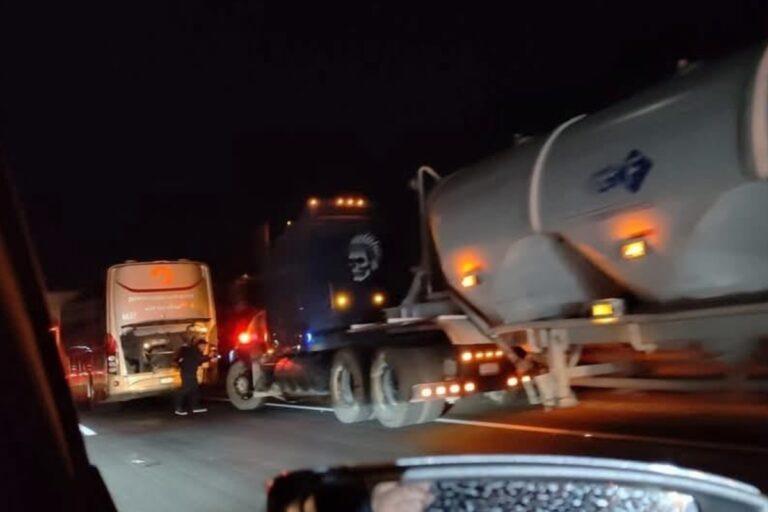 Imagen: Choca tráiler contra autobús en Tula; hay cinco lesionados