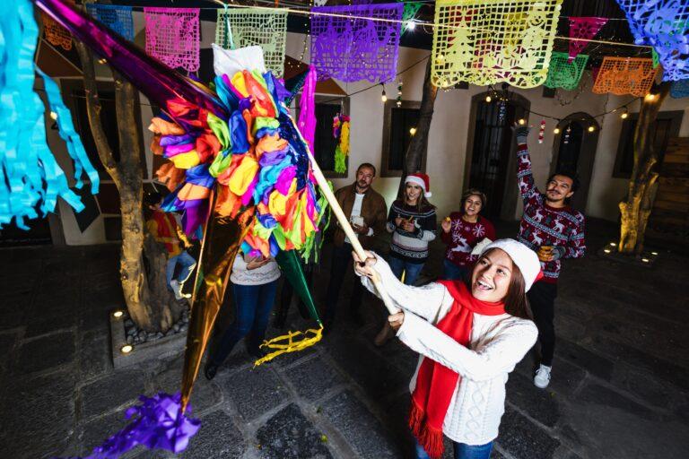 Imagen: ¡Romper para vencer! El simbólico significado de las piñatas en las posadas mexicanas
