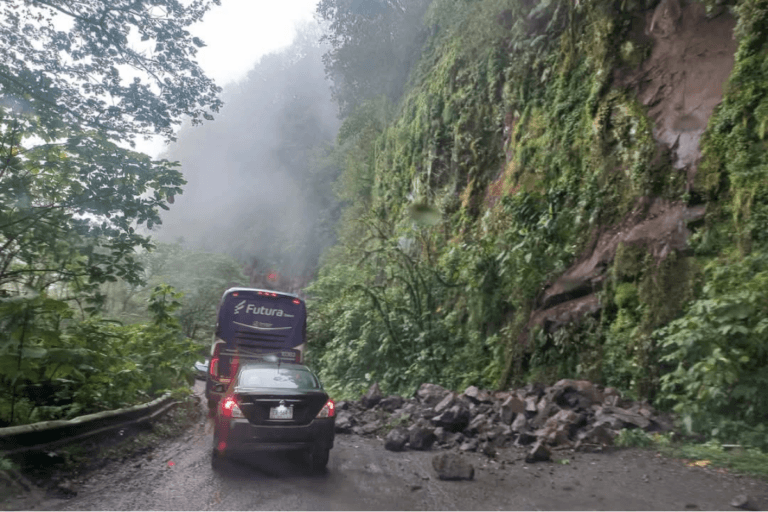 Imagen: Derrumbe en Huejutla bloquea parcialmente la carretera México-Tampico