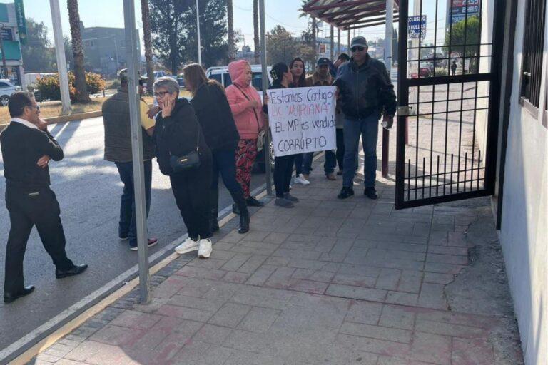 Imagen: Se manifiestan en favor de Mariana Lara en los juzgados de Tizayuca; hoy inicia sus audiencias