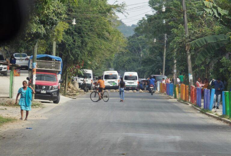 Imagen: Padres de familia bloquean la carretera Huejutla-San Felipe