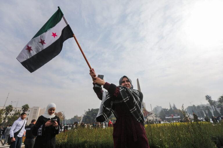 Imagen: Siria: Rebeldes islamistas derrocan al presidente Bashar al Asad y este huye del país