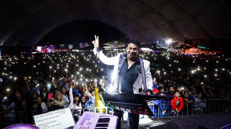 Imagen: Nelson Kanzela enciende la Feria de Nochebuena en Huejutla