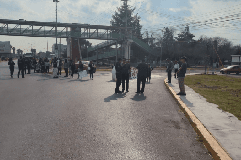 Imagen: ¡De nuevo! Estudiantes de El Mexe bloquean vialidades en Pachuca