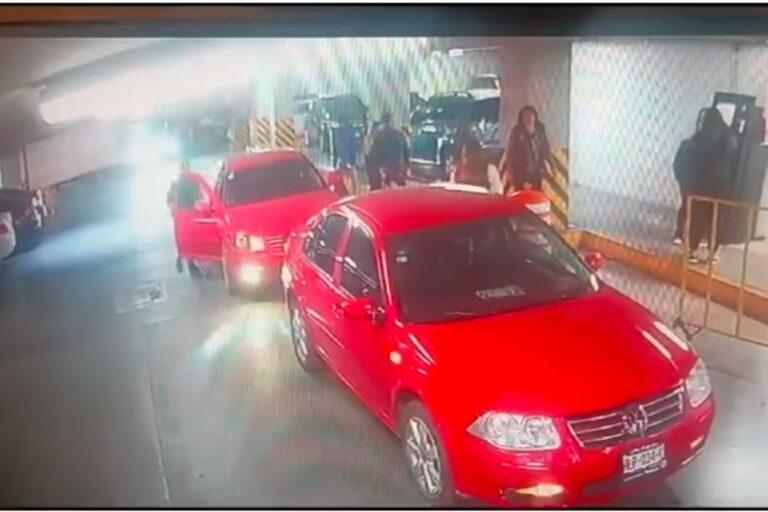 Imagen: Video muestra robo en estacionamiento de Plaza Independencia en Pachuca