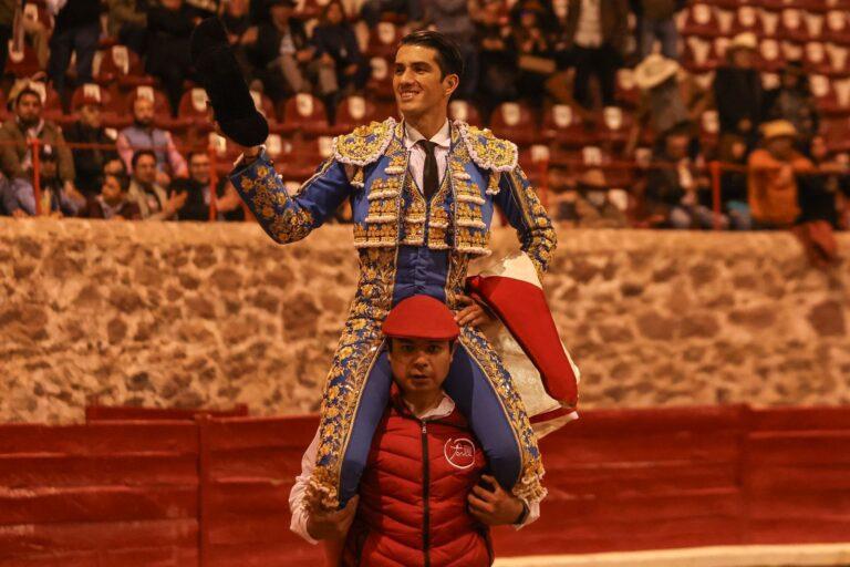 Imagen: Tepeapulco: Calita sale en hombros tras una tarde de triunfo en tradicional cartel de feria