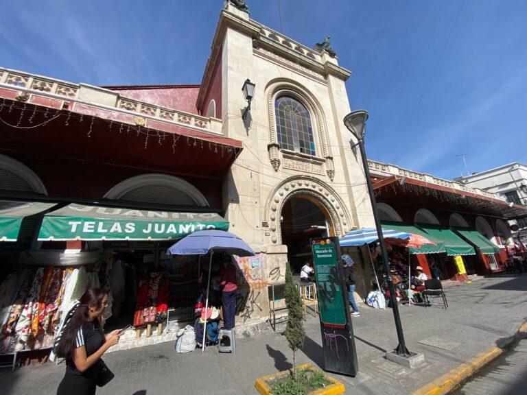 Imagen: Advierten comerciantes del Barreteros en Pachuca peligro en estructura por barda derrumbada