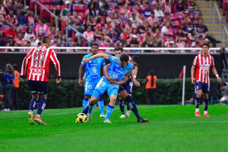 Imagen: Noche triste: las Chivas remontan a los Tuzos en el Akron
