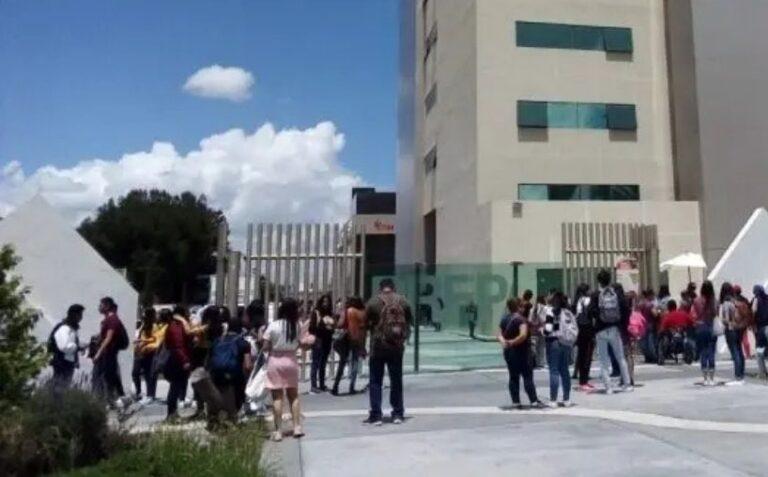 Imagen: Pelea afuera de la Prepa 1, en Pachuca, deja dos detenidos