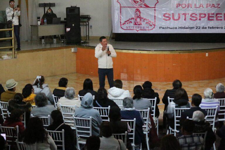Imagen: Asamblea en el Sutspeeh: Sindicalizados respaldan a exdirigente Víctor Licona